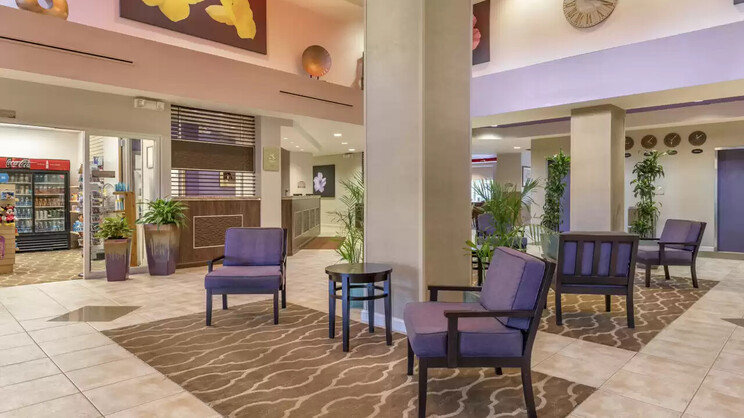 Comfort Suites Maingate East